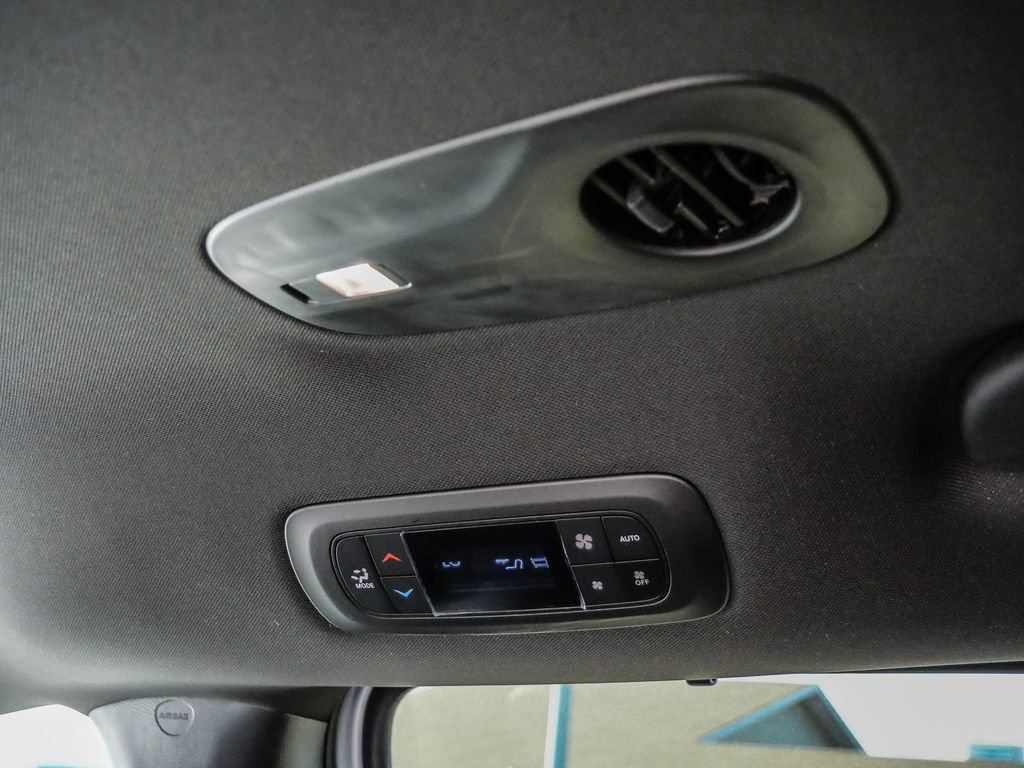 Used 2026 Chrysler Pacifica Select FWD image 46