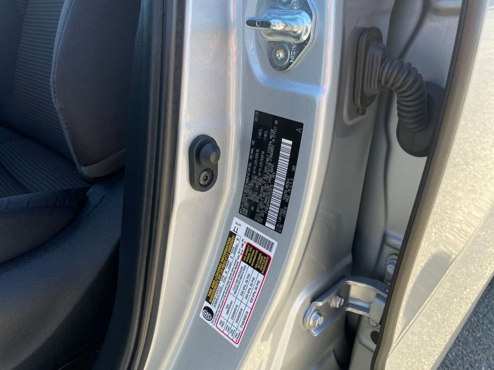 Used 2025 Toyota Highlander LE FWD image 31