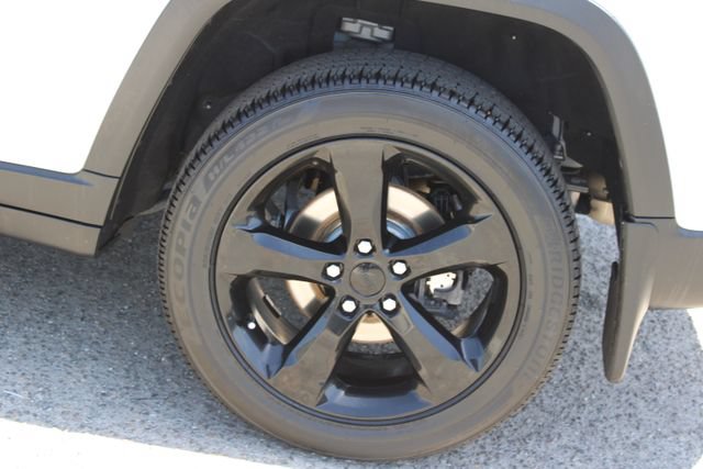 Used 2023 Jeep Grand Cherokee Altitude AWD/4WD image 7