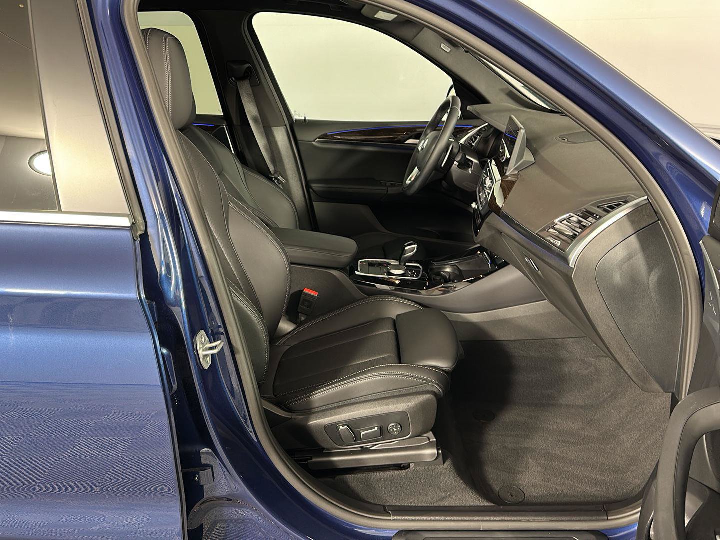 Used 2024 BMW X3 xDrive30i w/ Premium Package AWD/4WD image 30