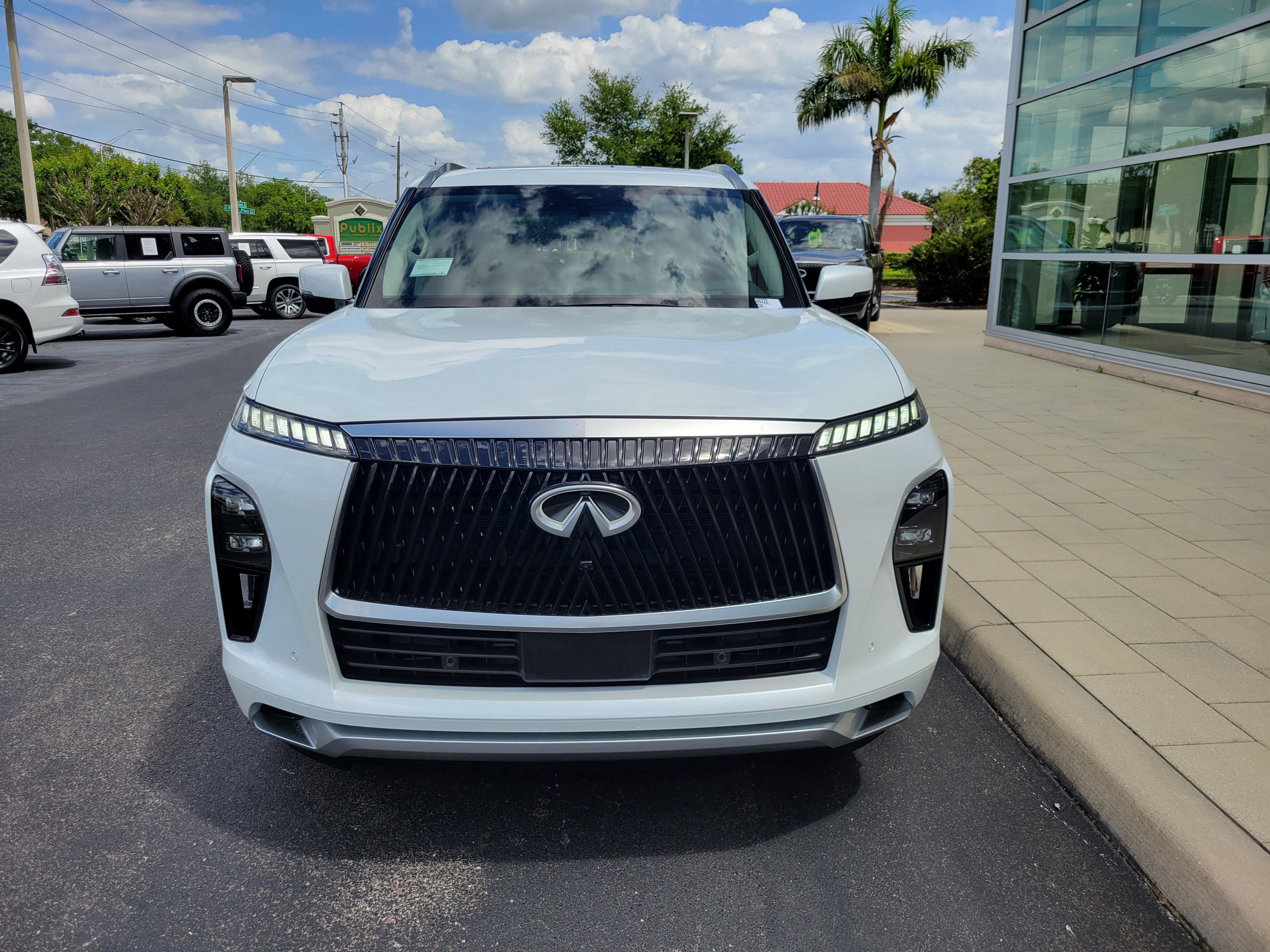 New 2026 INFINITI QX80 Luxe RWD image 2