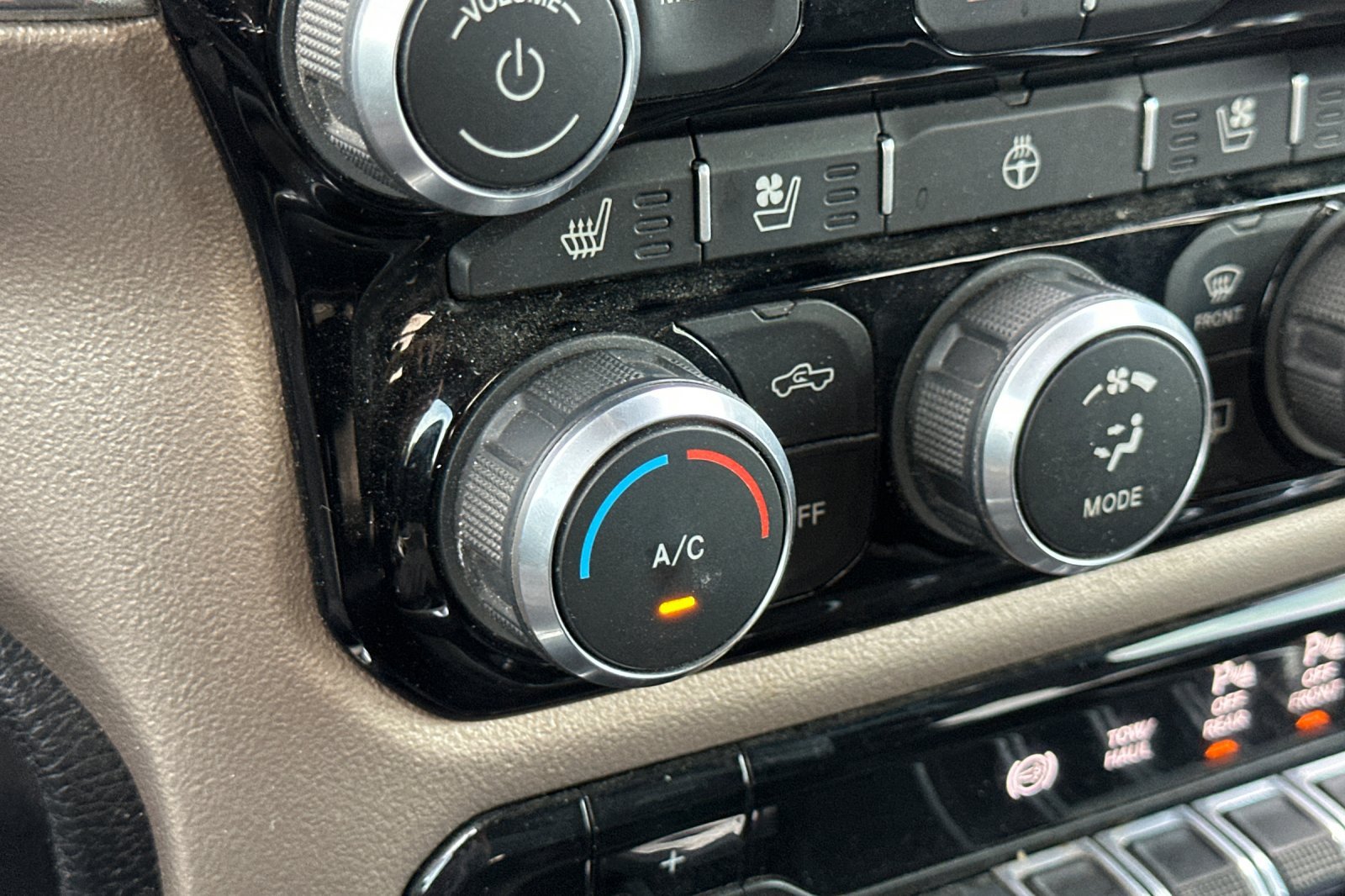 Used 2019 RAM 2500 Laramie AWD/4WD image 28