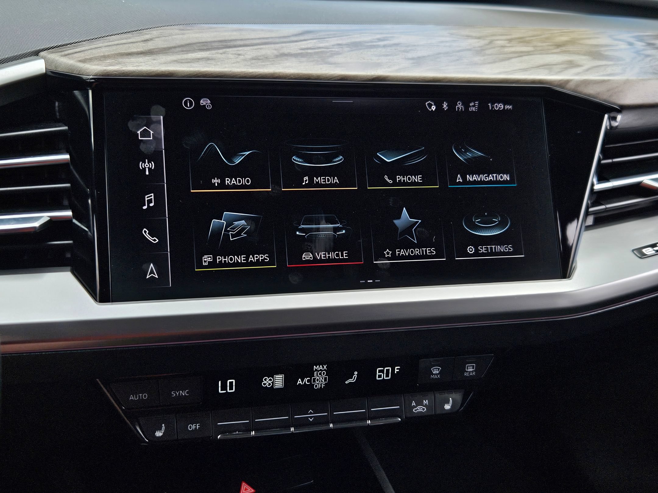 Used 2023 Audi Q4 e-tron Premium Plus w/ Premium Plus RWD image 21