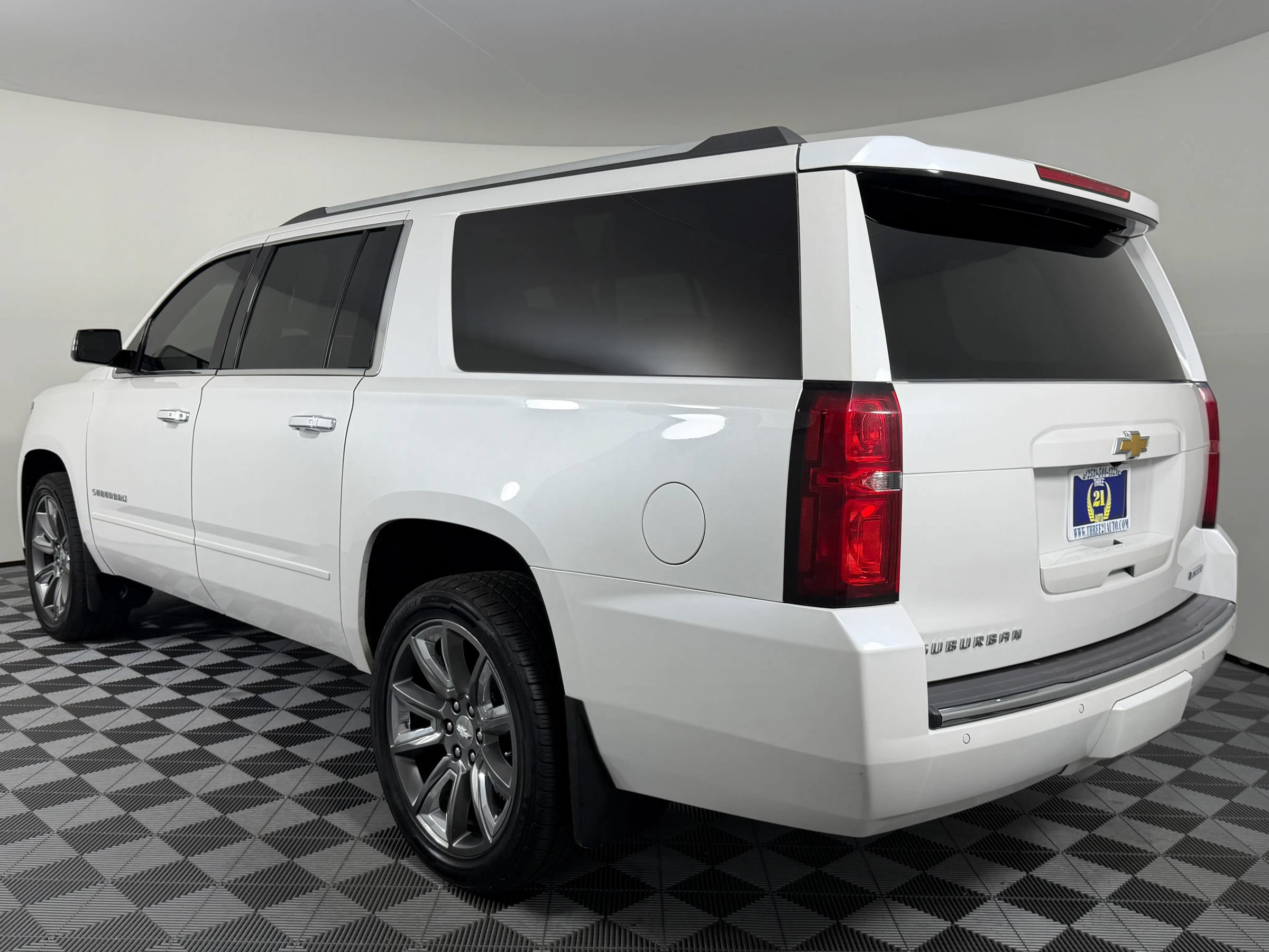 Used 2018 Chevrolet Suburban Premier AWD/4WD image 8