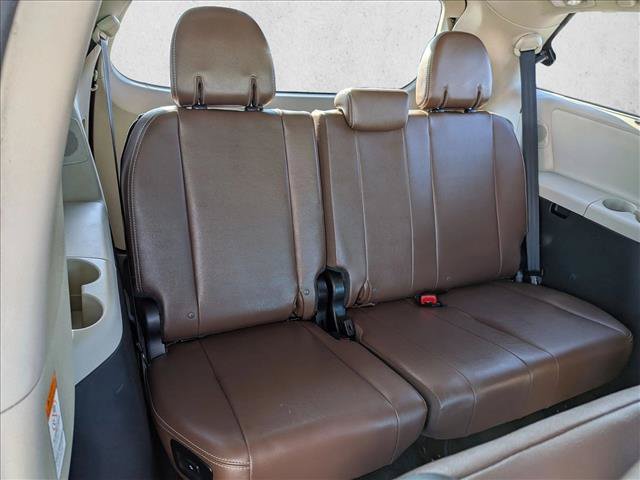 Used 2017 Toyota Sienna Limited w/ Preferred Accessory Package FWD image 19