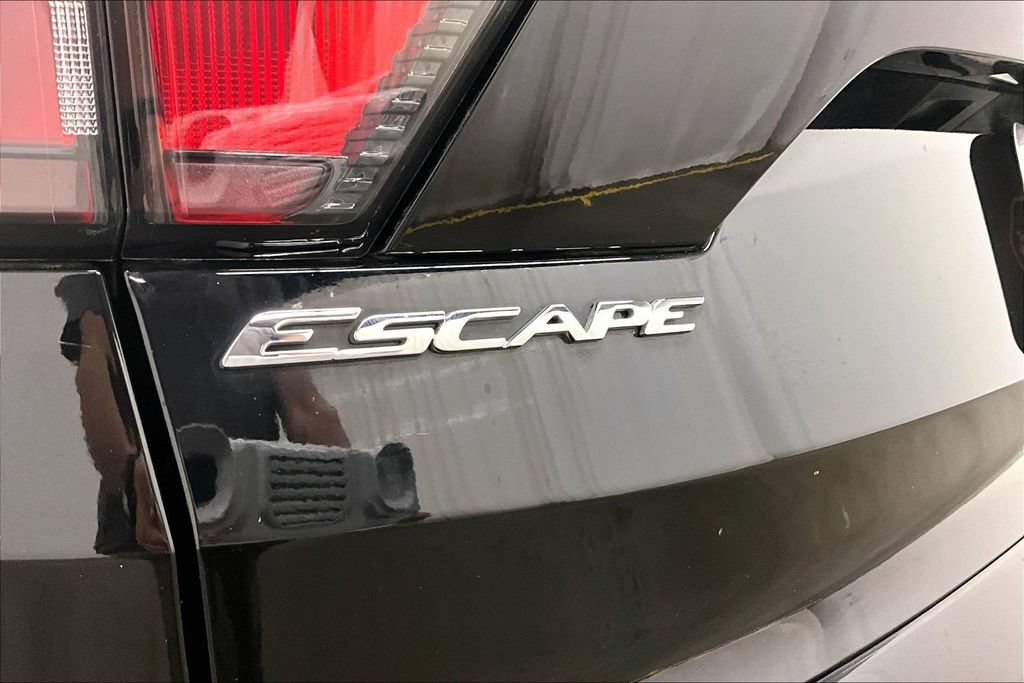 Used 2018 Ford Escape SE w/ SE Sport Appearance Package AWD/4WD image 23