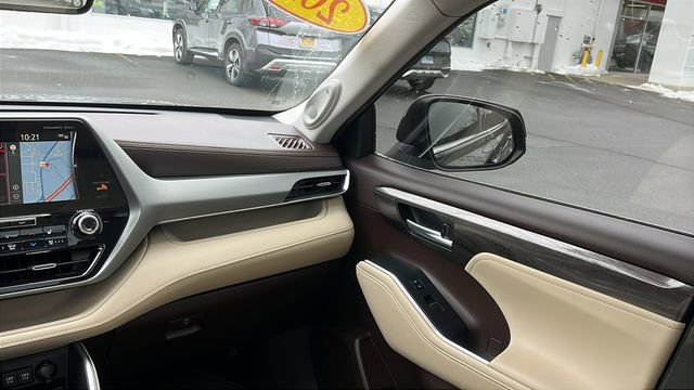 Certified 2021 Toyota Highlander Platinum AWD/4WD image 22