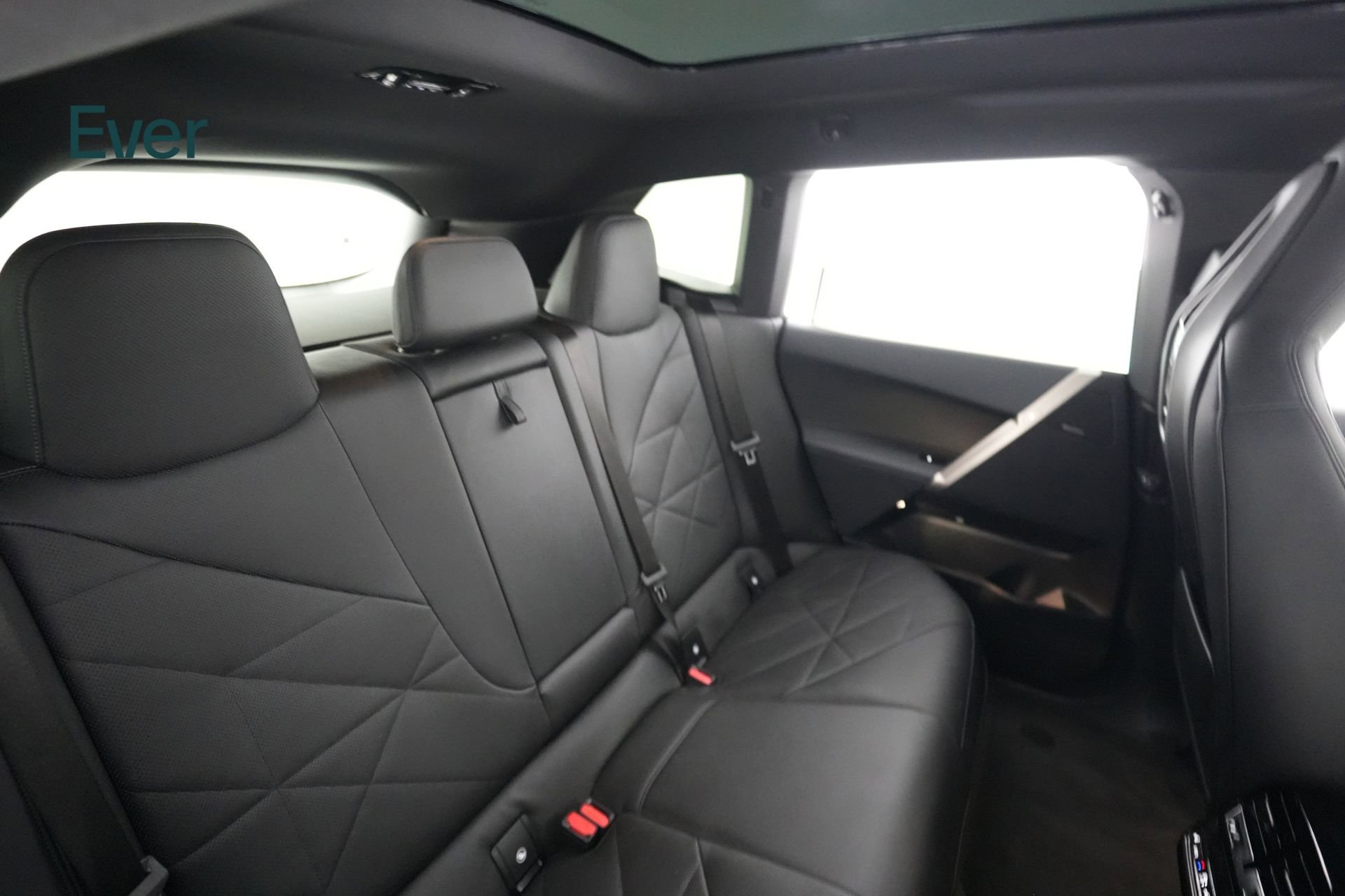 Used 2022 BMW iX xDrive50 w/ Premium Package image 5