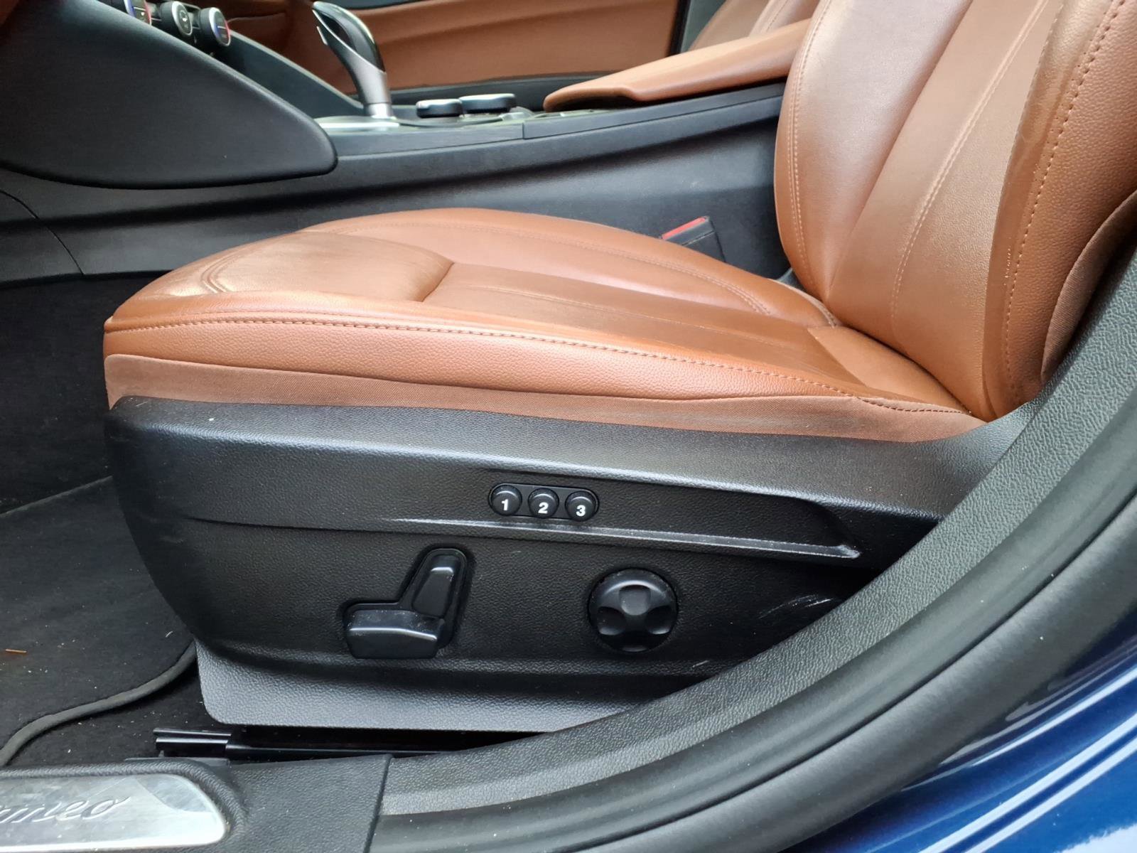 Used 2018 Alfa Romeo Giulia AWD image 14