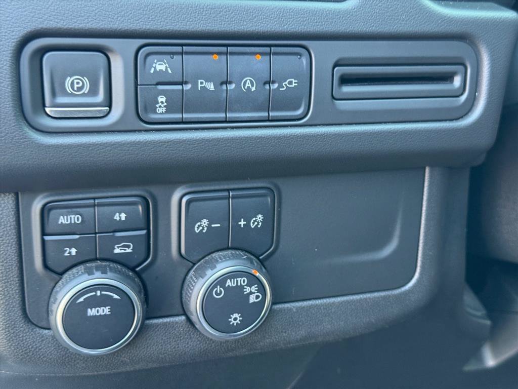 Used 2022 Chevrolet Suburban LT AWD/4WD image 17
