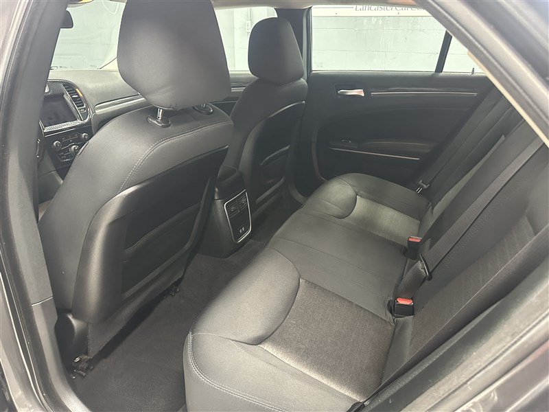 Used 2019 Chrysler 300 Touring w/ Sport Appearance Package RWD image 3