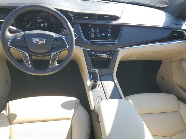 Certified 2018 Cadillac XT5 Luxury w/ Driver Awareness Package FWD image 12
