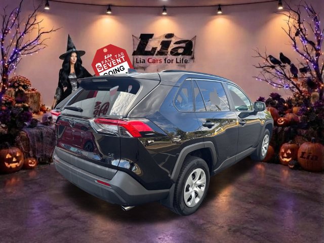 Used 2021 Toyota RAV4 LE AWD/4WD image 3