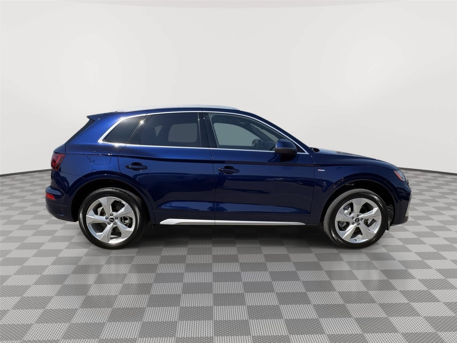 Used 2023 Audi Q5 2.0T Premium Plus w/ Premium Plus Package AWD/4WD image 6