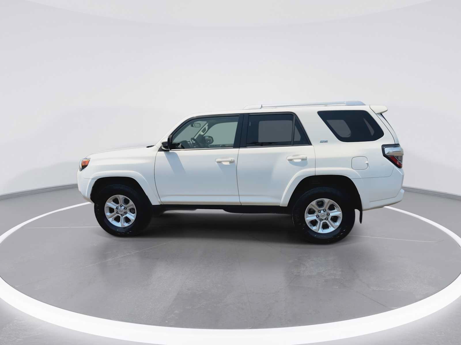 Certified 2016 Toyota 4Runner SR5 AWD/4WD image 5