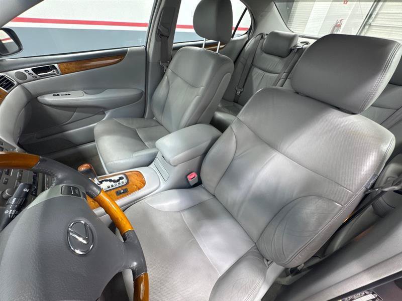Used 2005 Lexus ES 330 FWD image 11