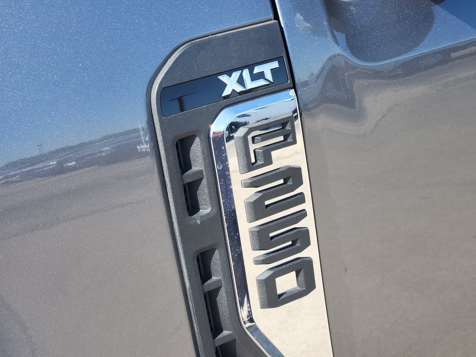 New 2026 Ford F250 XLT w/ FX4 Off-Road Package AWD/4WD image 12