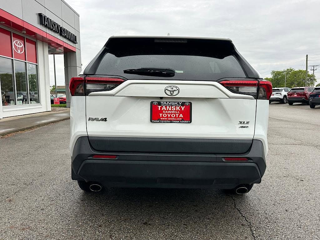 Certified 2022 Toyota RAV4 XLE w/ Convenience Package AWD/4WD image 4