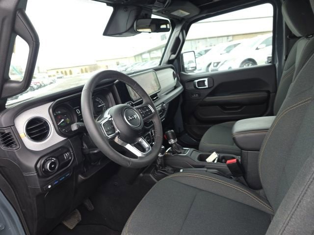 Used 2025 Jeep Wrangler Unlimited Sahara w/ Safety Group image 15