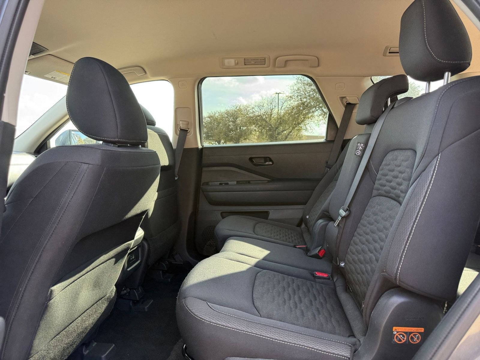 Used 2025 Nissan Pathfinder SV image 27