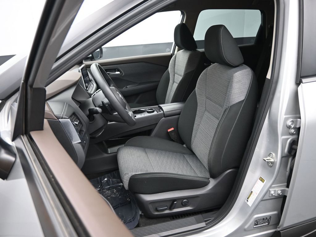 Used 2023 Nissan Rogue SV image 25