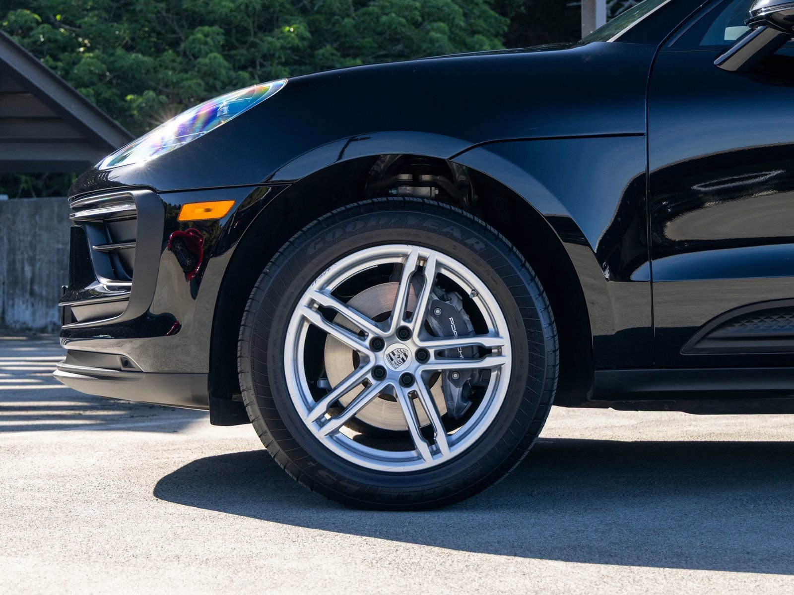 Certified 2025 Porsche Macan AWD/4WD image 13