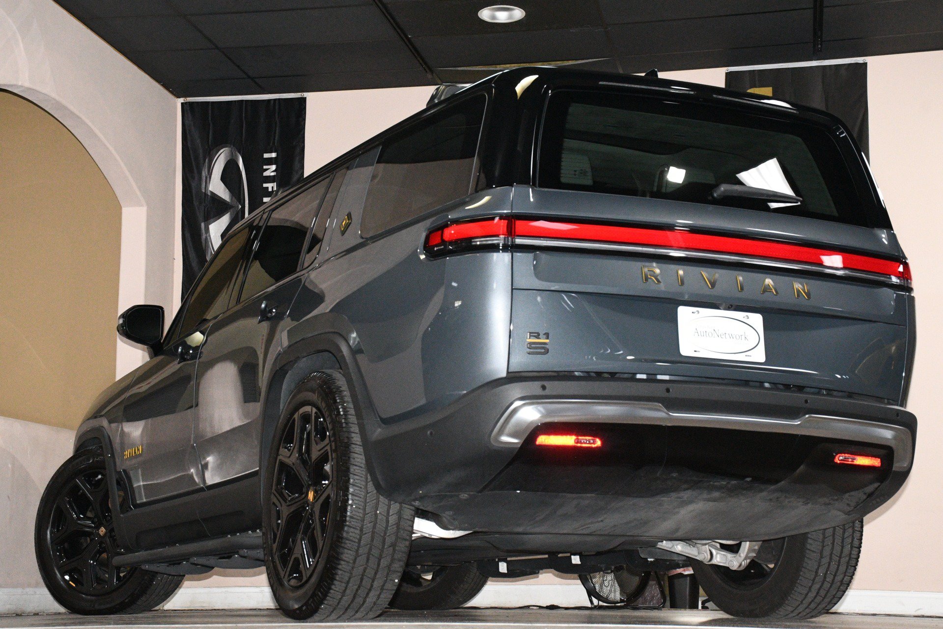 Used 2023 Rivian R1S Launch Edition Quad AWD/4WD image 86