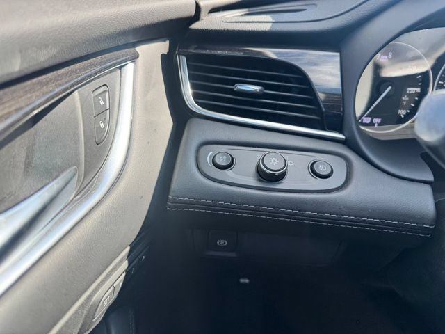 Used 2018 Buick LaCrosse Essence FWD image 11