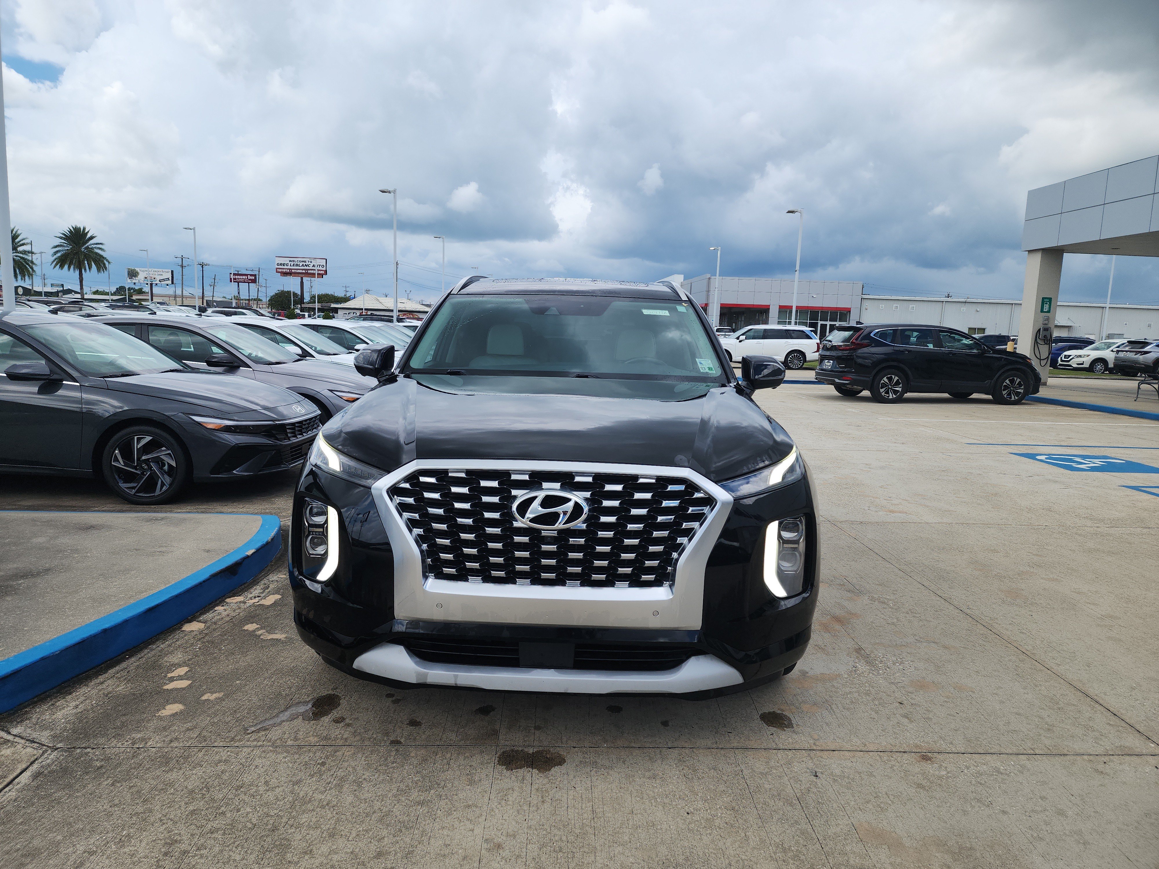 Used 2021 Hyundai Palisade Limited FWD image 2