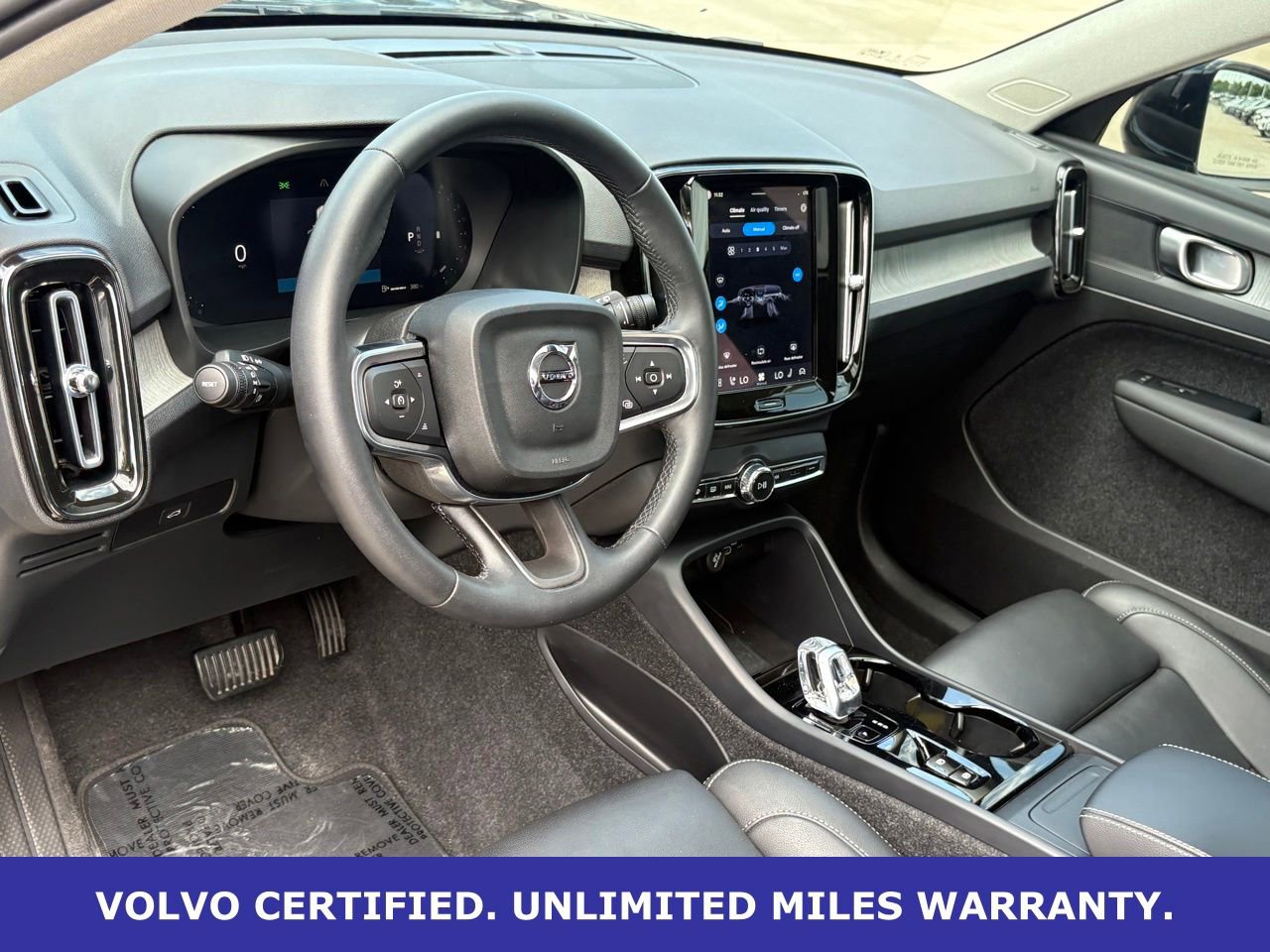Certified 2025 Volvo XC40 B5 Plus AWD/4WD image 15