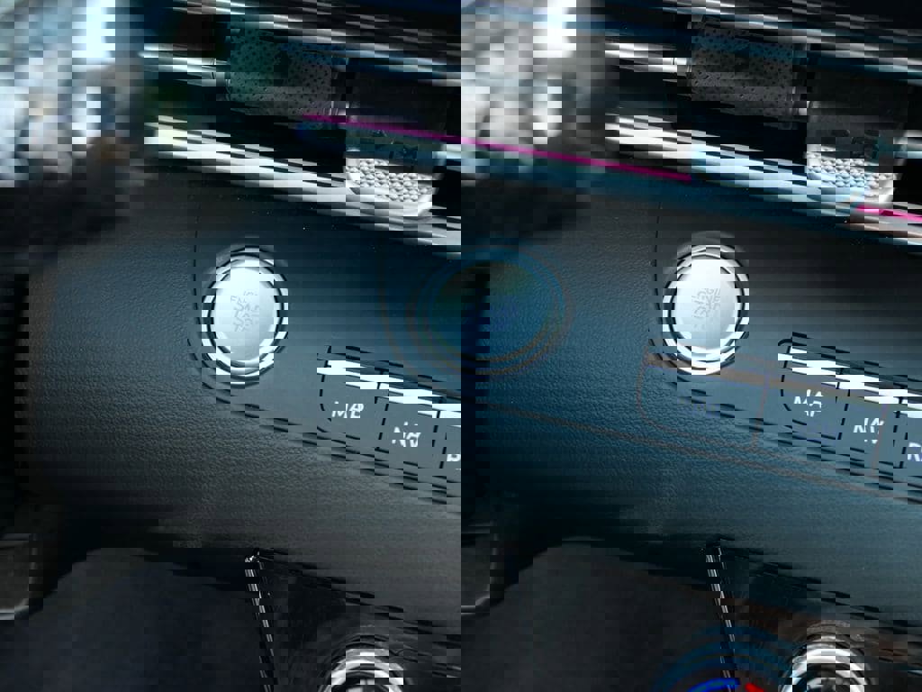 Used 2024 Hyundai Elantra SEL image 19