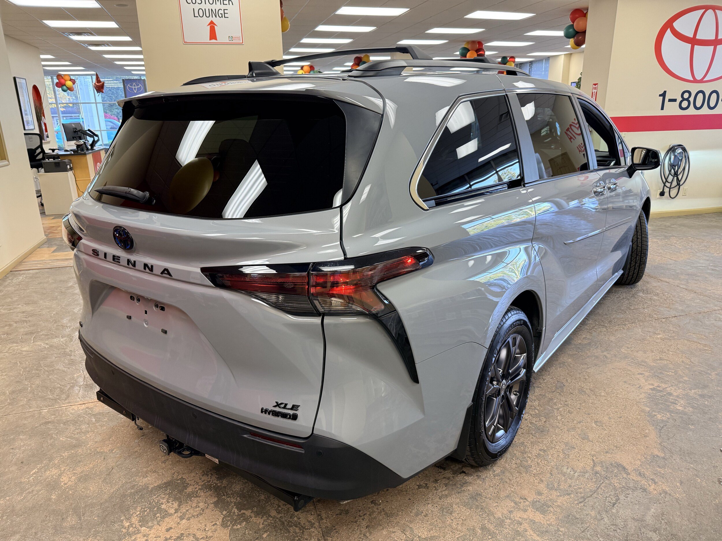Used 2024 Toyota Sienna XLE Woodland Edition AWD/4WD image 24