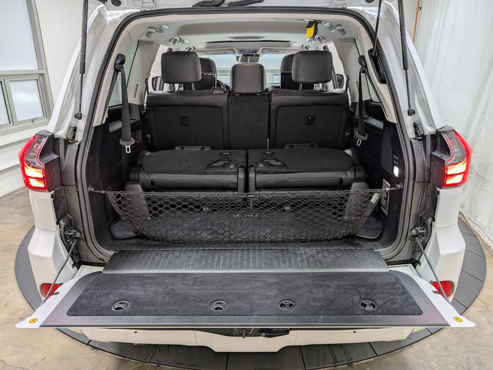 Used 2018 Lexus LX 570 4WD w/ Luxury Package image 25