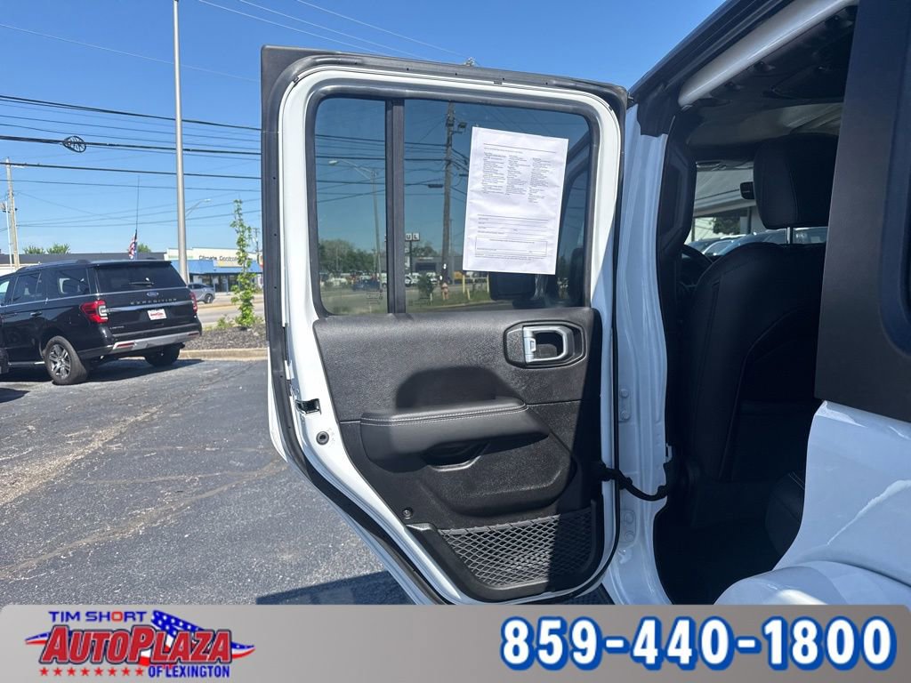 Used 2023 Jeep Wrangler Unlimited Sahara w/ Cold Weather Group AWD/4WD image 39