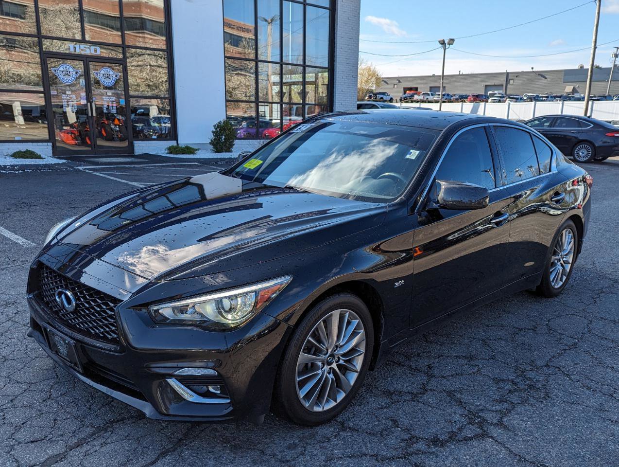 Used 2019 INFINITI Q50 Luxe w/ Essential Package (3.0T Luxe) AWD/4WD image 2