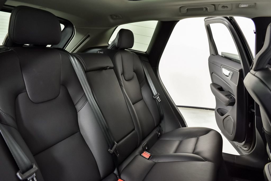 Certified 2025 Volvo XC60 B5 Plus image 22