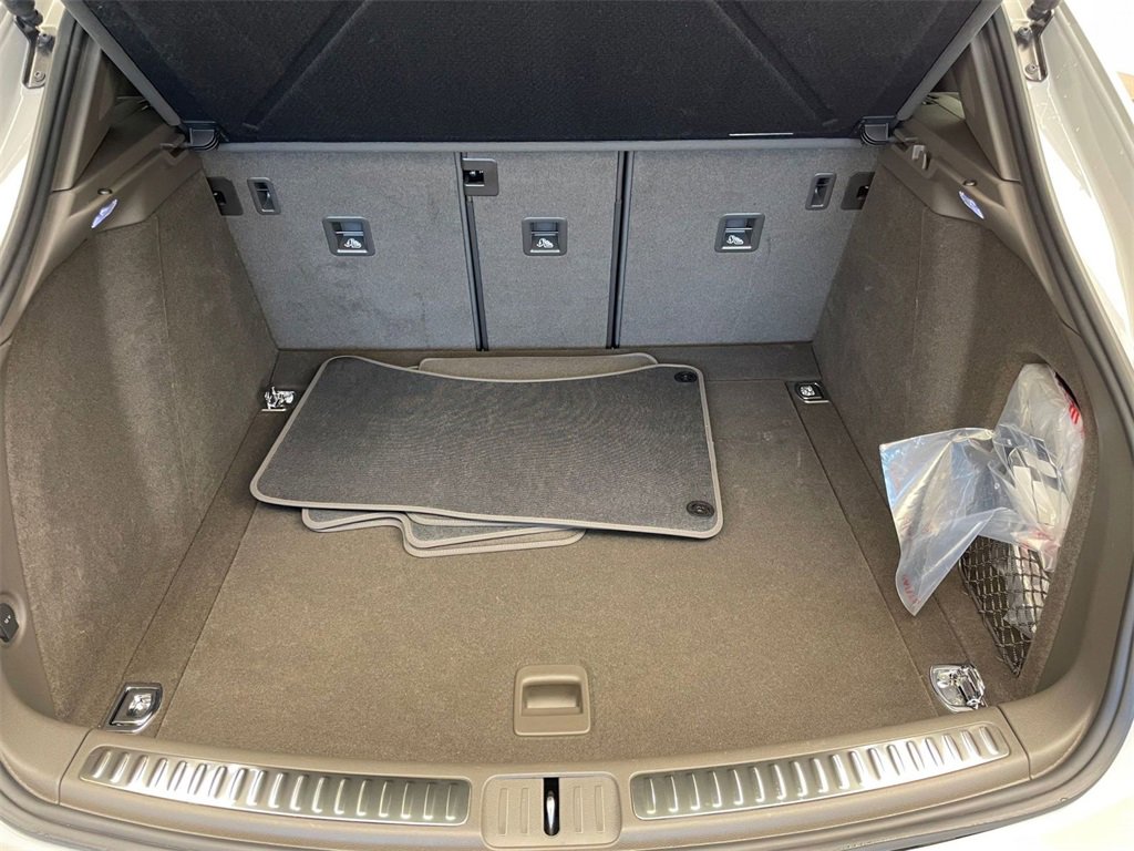 Used 2025 Porsche Macan image 8