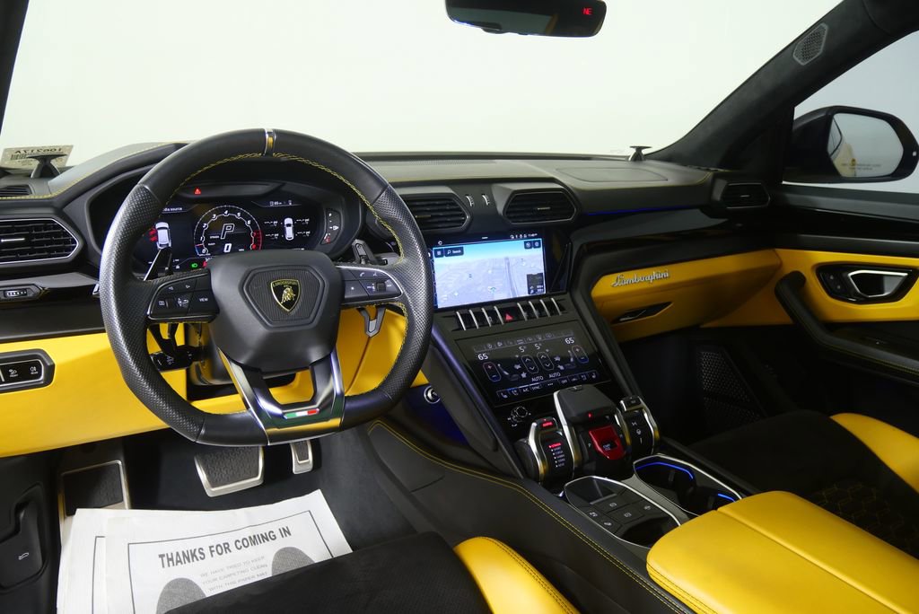 Used 2022 Lamborghini Urus AWD/4WD image 23
