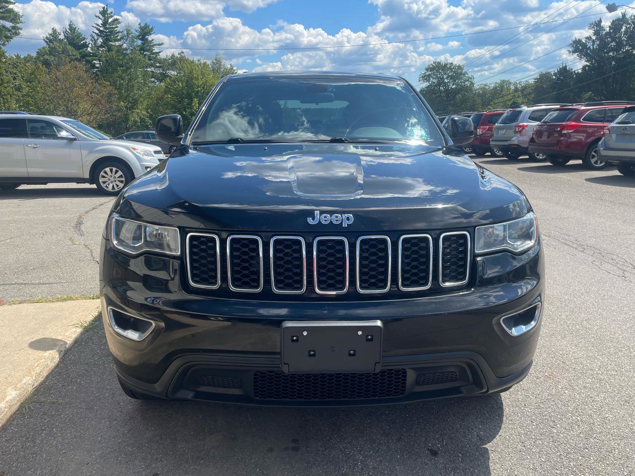 Used 2018 Jeep Grand Cherokee Laredo image 2