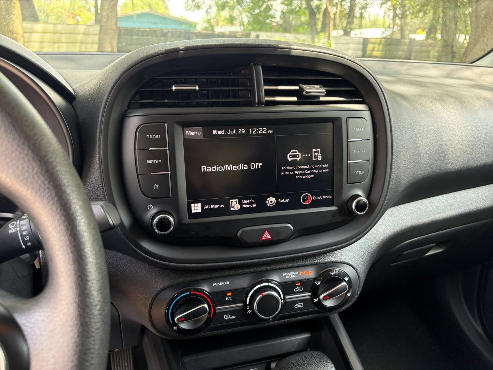 Used 2025 Kia Soul LX w/ LX Technology Package FWD image 19