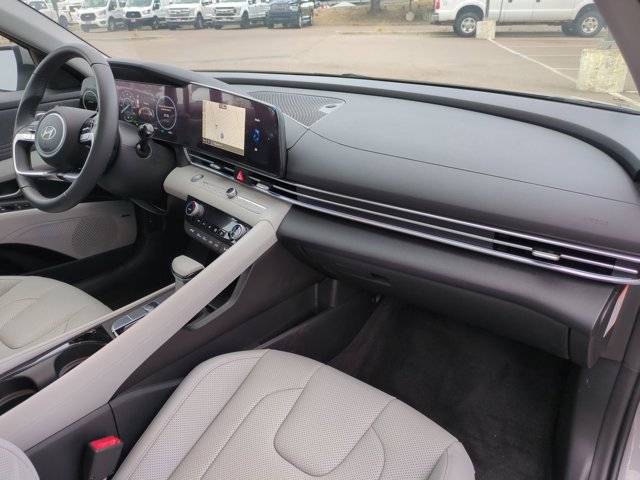 Used 2025 Hyundai Elantra Limited image 23