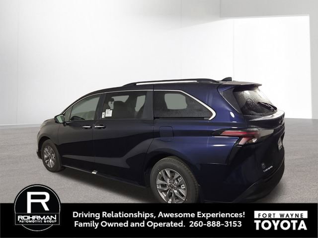 New 2025 Toyota Sienna XLE image 9
