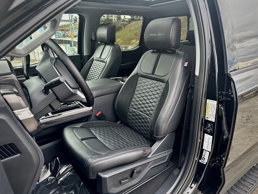 New 2026 Ford F250 Lariat w/ Black Appearance Package image 18