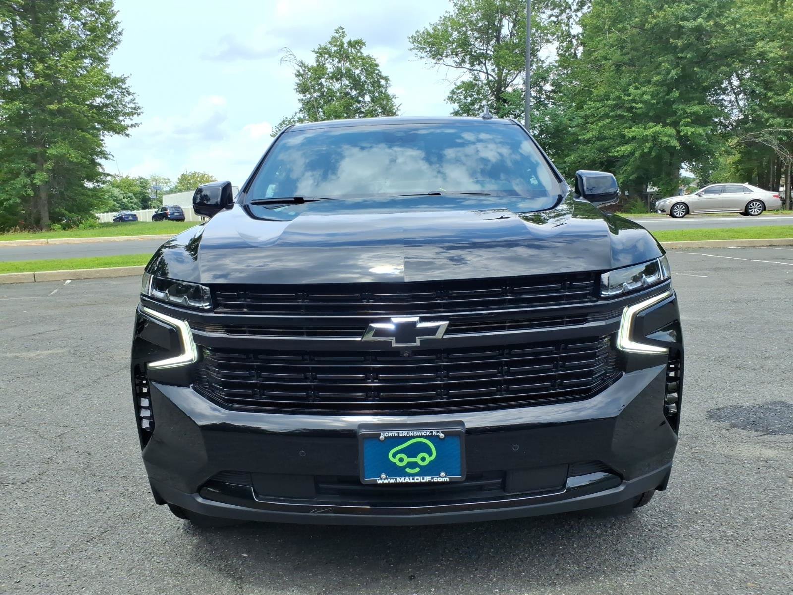Certified 2024 Chevrolet Suburban RST w/ Luxury Package AWD/4WD image 2
