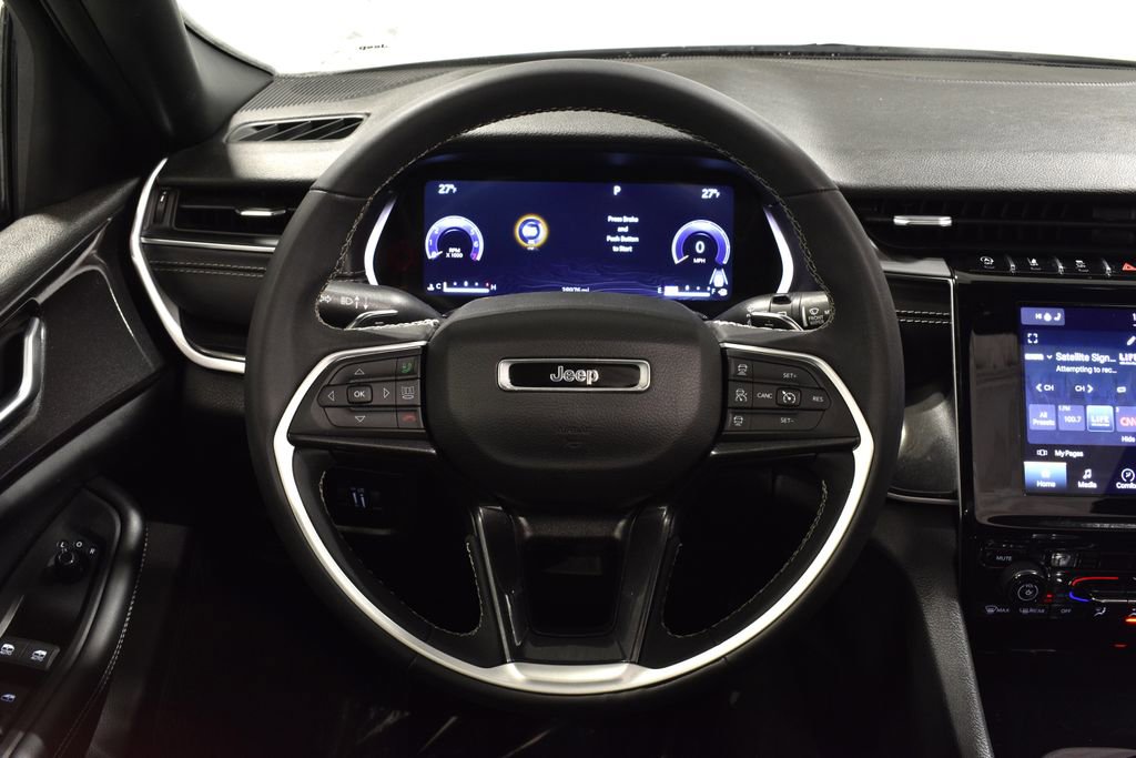 Used 2023 Jeep Grand Cherokee L Laredo image 17