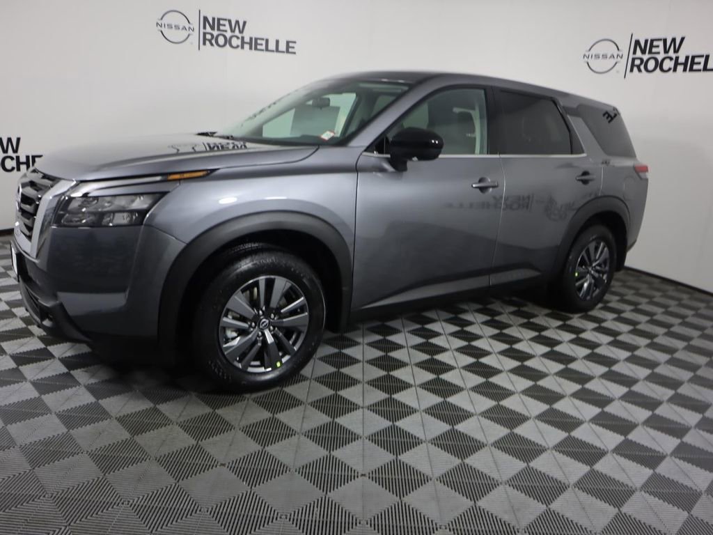 Certified 2025 Nissan Pathfinder S image 5