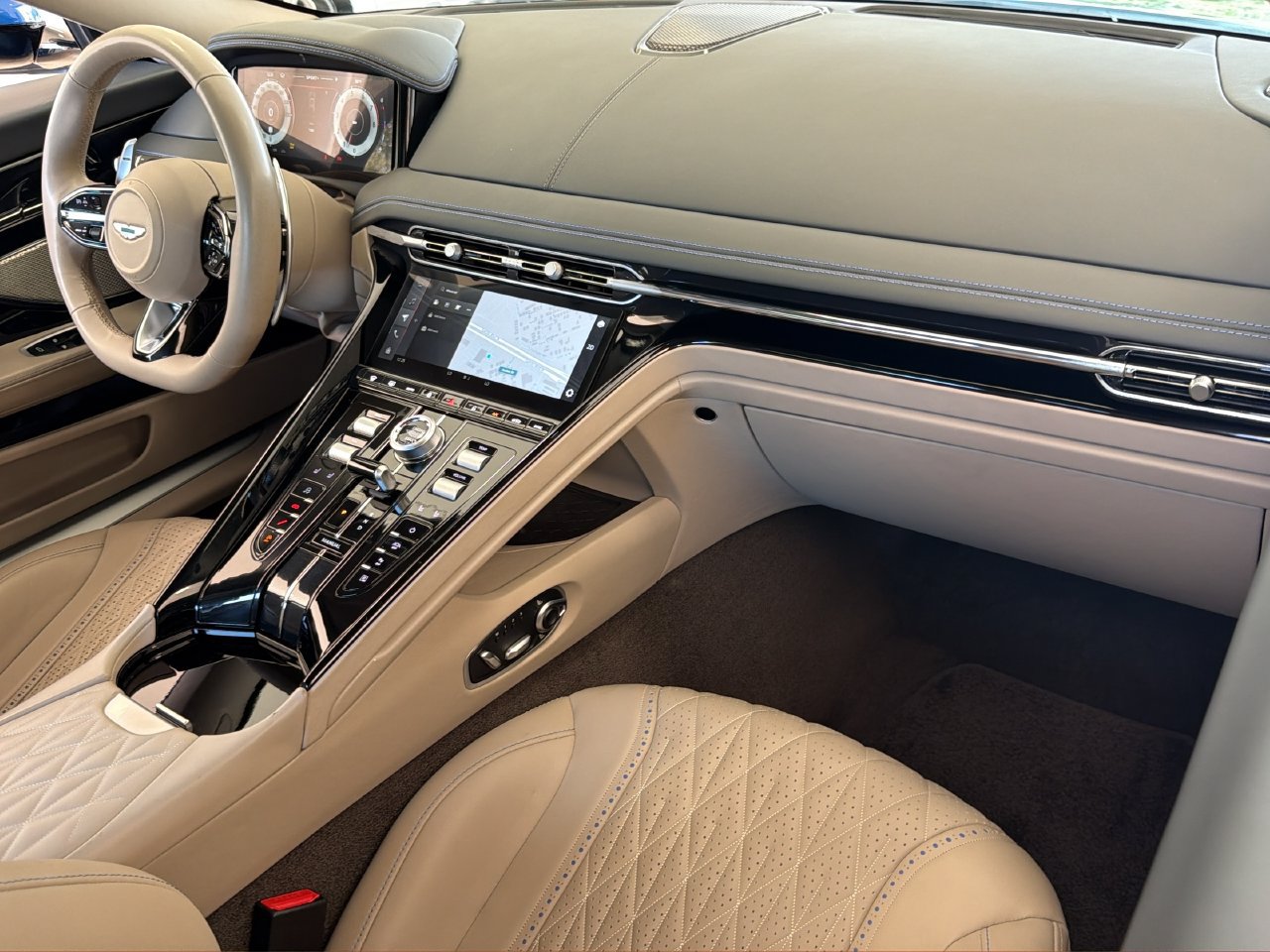 Used 2024 Aston Martin DB12 Coupe RWD image 27