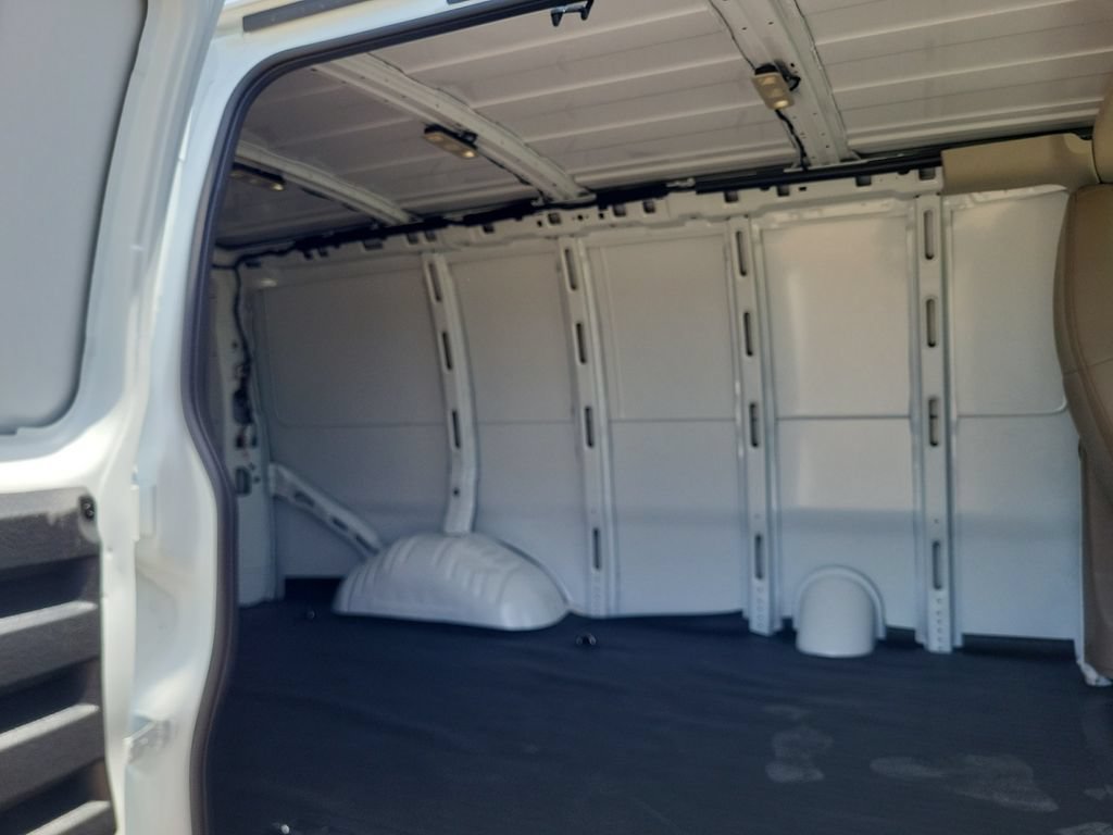New 2026 Chevrolet Express 3500 w/ Driver Convenience Package RWD image 22