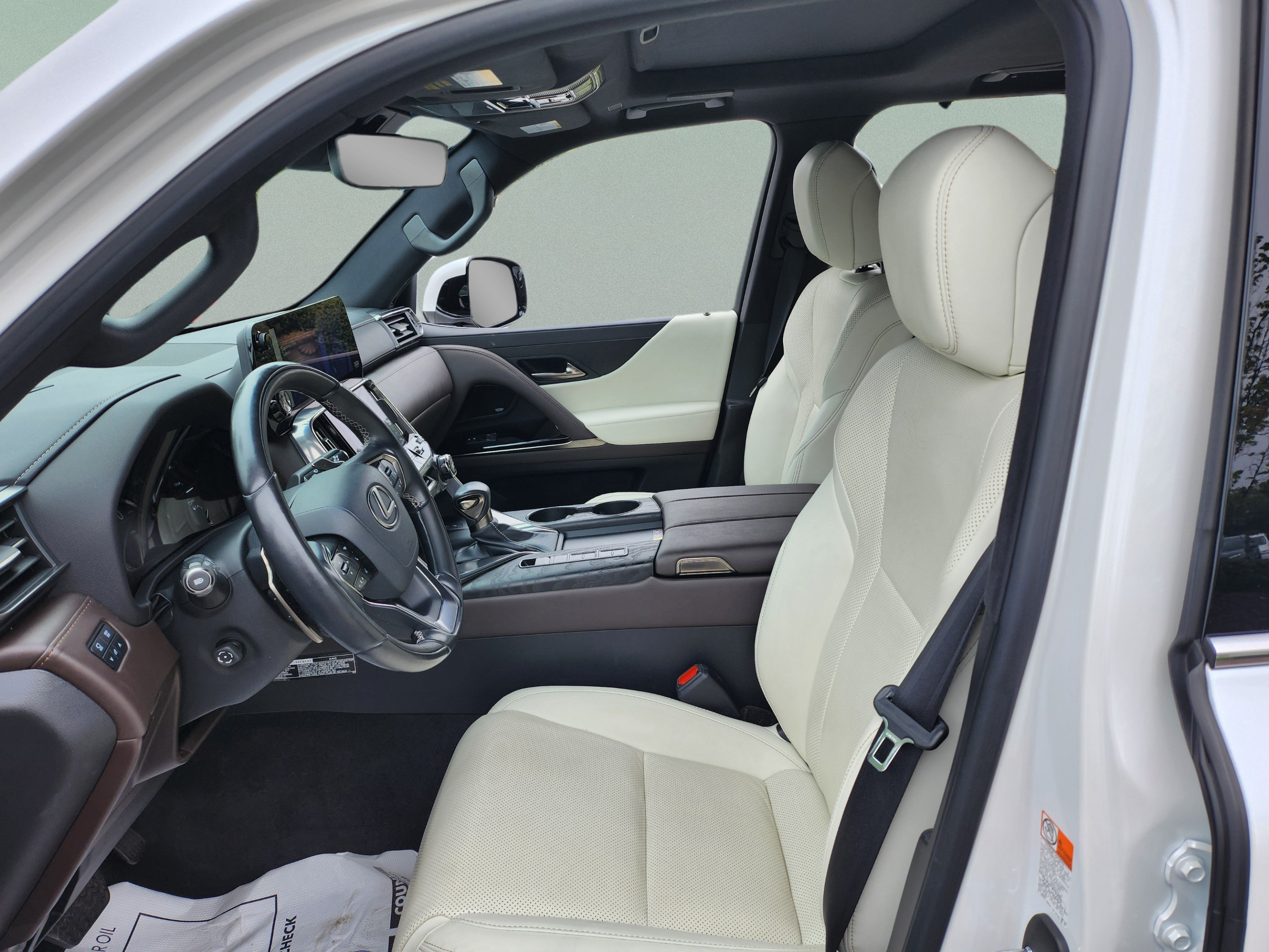 Used 2023 Lexus LX 600 4WD w/ Accessory Package (Z1) image 11