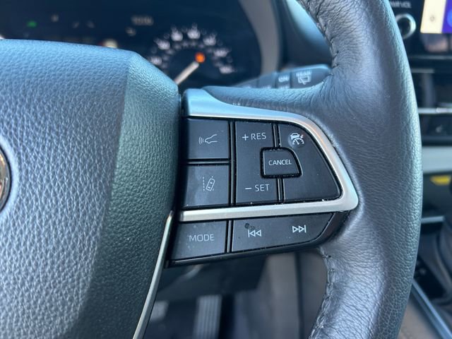 Used 2025 Toyota Sienna XLE image 19